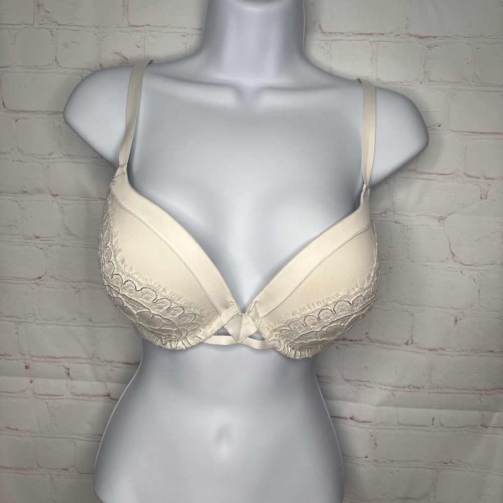 Victoria's Secret Very Sexy Push-Up Bra 32DDD White Cleavage Lined Padded